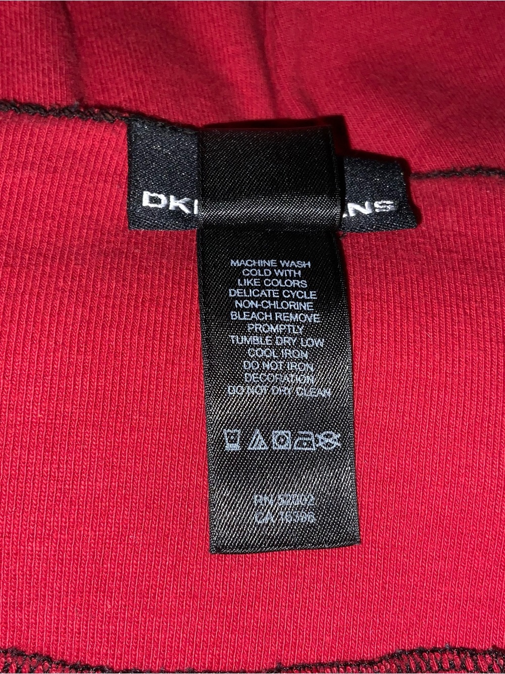 Vintage DKNY Jeans Y2K Red NYC Graphic T-Shirt Top S Cotton Made in Canada Fitte - Picture 10 of 11